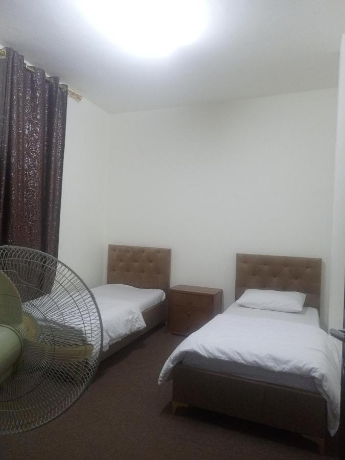 الكرك Jarajreh Apartments/ Hotel المظهر الخارجي الصورة