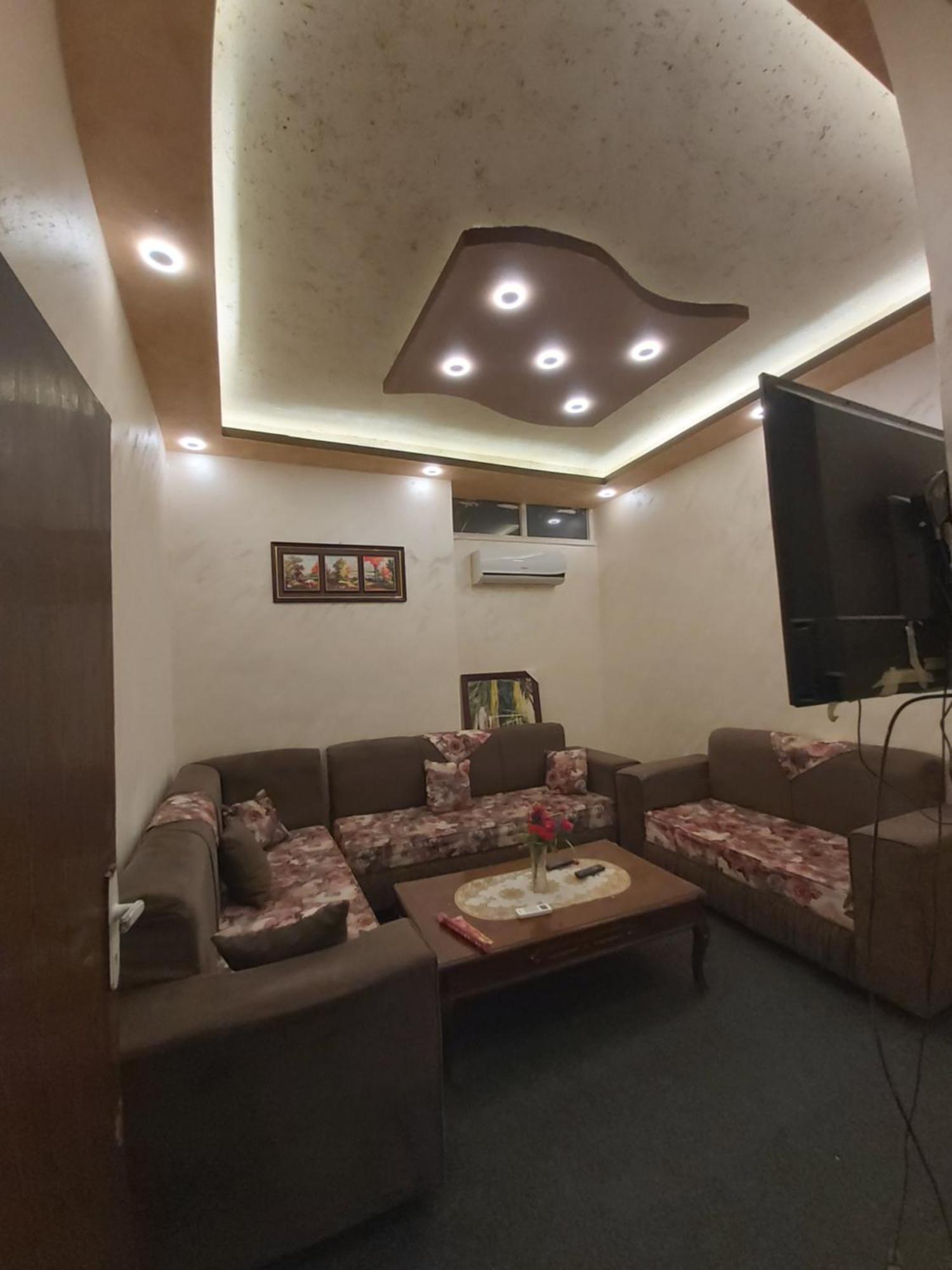 الكرك Jarajreh Apartments/ Hotel الغرفة الصورة